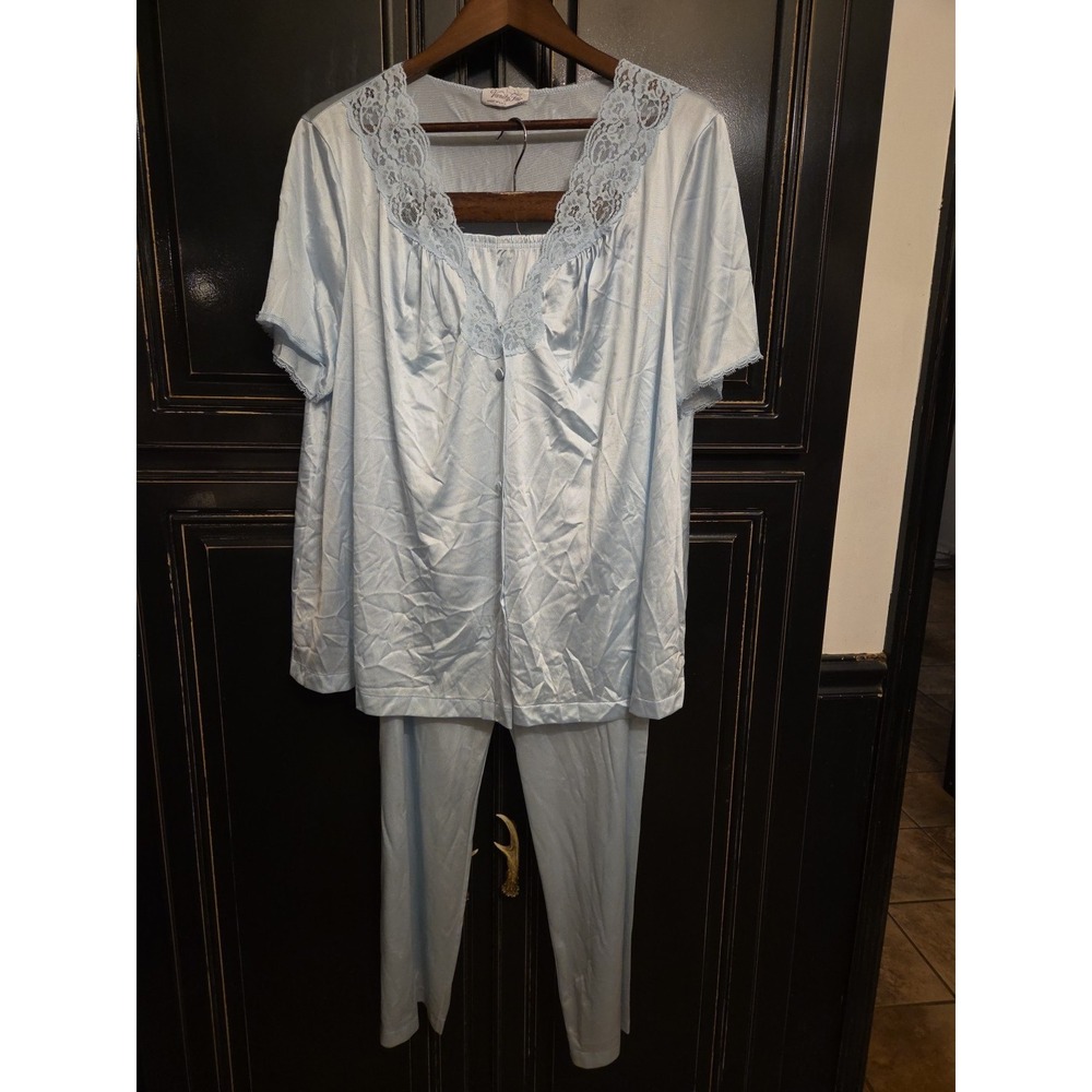 Vintage XL Vanity Fair Lace 2 Piece Nightgown,  USA, Nostalgic, Granny Core,